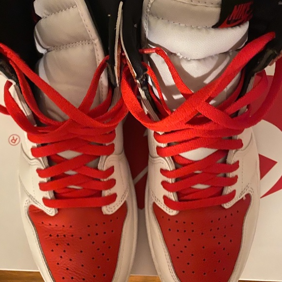 Nike Air Jordan 1 OG - Picture 4 of 8